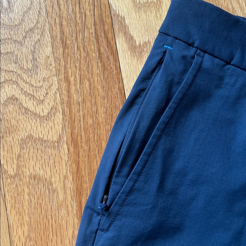 Vineyard Vines Men's Navy Flat-Front On-The-Go Performance Shorts size 38 - Picture 3 of 4